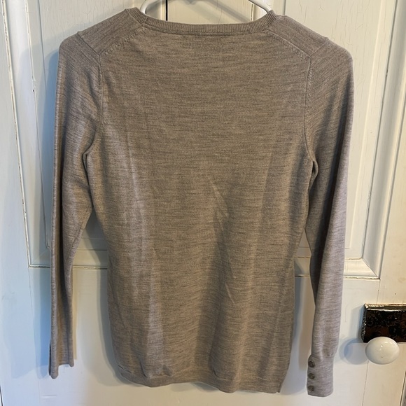 Gray banana republic extra fine merino wool sweater - Picture 2 of 2